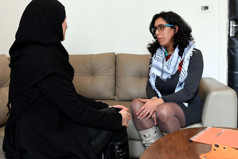 סאמח בפגישה עם פסיכולוגית (צילום: AFP) (צילום: AFP)