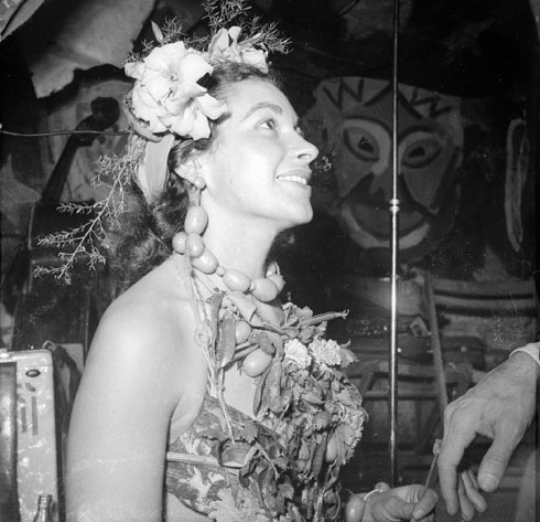 מלכת היופי מרים ירון, 1953 (צילום: דוד רובינגר)