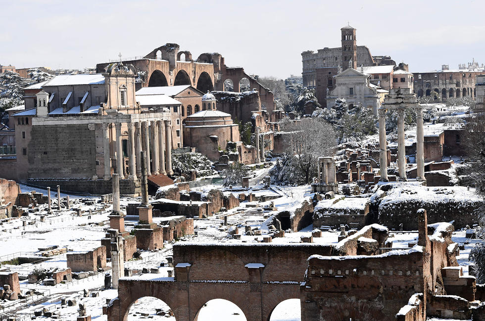 רומא נצבעה לבן (צילום: MCT) (צילום: MCT)