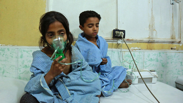 ילדים ברוטה לאחר חשש לתקיפה כימית של אסד (צילום: AFP) (צילום: AFP)