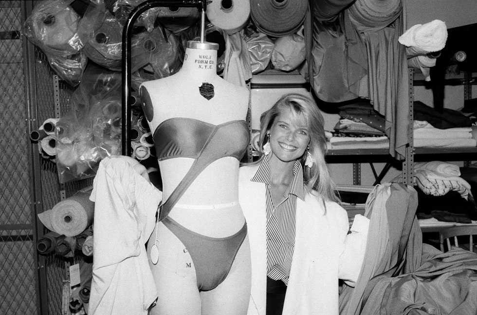 כיום היא ממתגת את עצמה כדוברת המחאה נגד גילנות בתעשיית האופנה. ברינקלי בשנת 1984 (צילום: AP)
