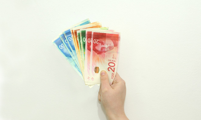 השאירו את כרטיס האשראי בבית והגיעו לסופר רק עם מזומן (צילום: shutterstock)