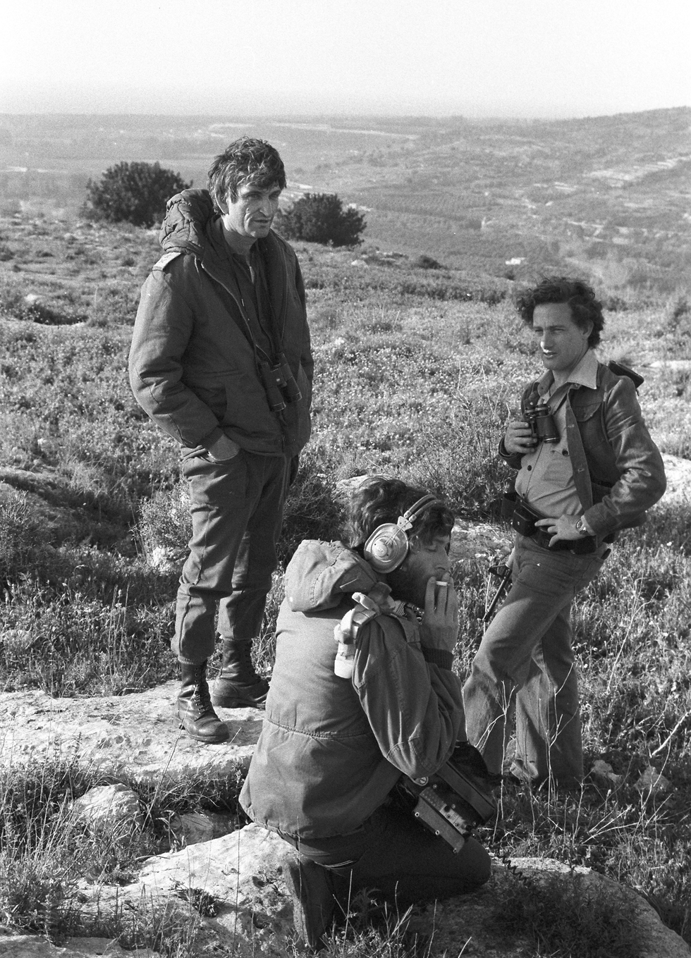 רון בן ישי ואלוף פיקוד צפון אביגדור בן גל בדרום לבנון ב-1978 (צילום: דוד רובינגר) (צילום: דוד רובינגר)