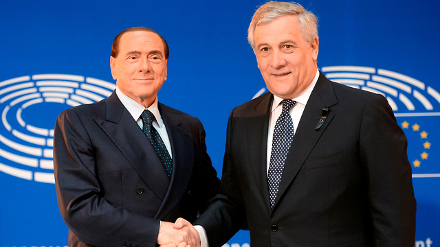ברלוסקוני ומועמד מפלגתו לראשות הממשלה אנטוניו טאיאני, נשיא הפרלמנט האירופי (צילום: AFP) (צילום: AFP)