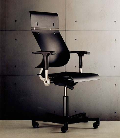דה לה היי מצליח לפשט מנגנונים מוכבים. כיסא centennial (צילום: באדיבות DE LA HAYE DESIGN)