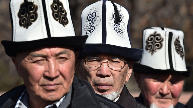 יום הכובע הלאומי בבישקק (צילום: AFP) (צילום: AFP)