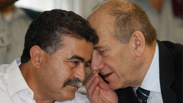 Then-Prime Minister Olmert, right, with then-Defense Minister Peretz