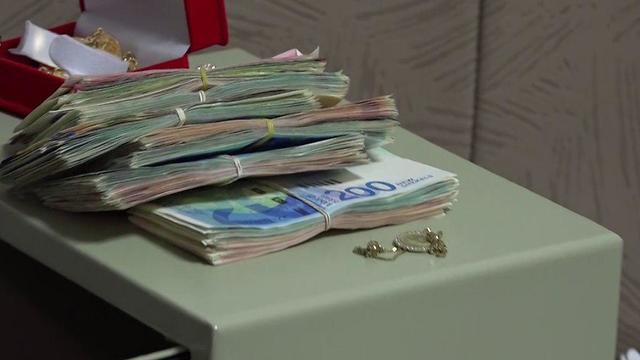 כסף שנתפס בפשיטה בלוד (צילום: דוברות המשטרה) (צילום: דוברות המשטרה)