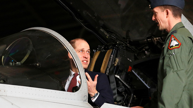 Принц Уильям в кабине истребителя Королевских ВВС. Фото: AFP