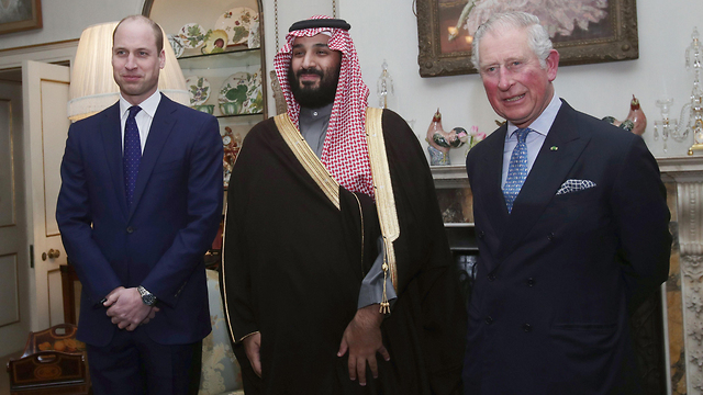 בן סלמאן עם הנסיך צ'רלס והנסיך ויליאם (צילום: AFP) (צילום: AFP)