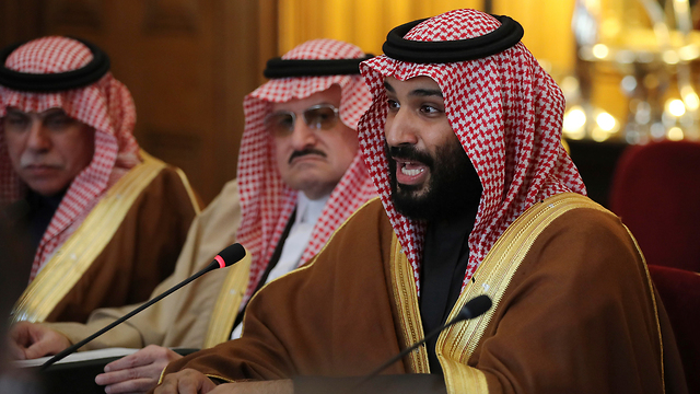 Принц Мухаммед бин-Салман ведет переговоры. Фото: AP