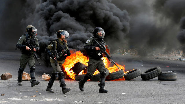 Palestinian rioters, IDF soldiers clash in Ramallah, West Bank on Friday, March 9 (Photo: AFP)