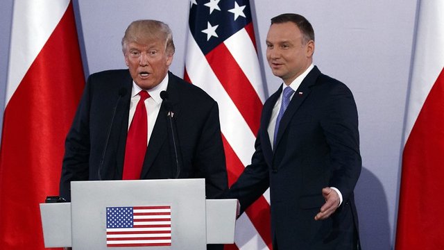 US President Trump (L) and Poland’s President Duda attend a news conference in Warsaw (Photo: AP)