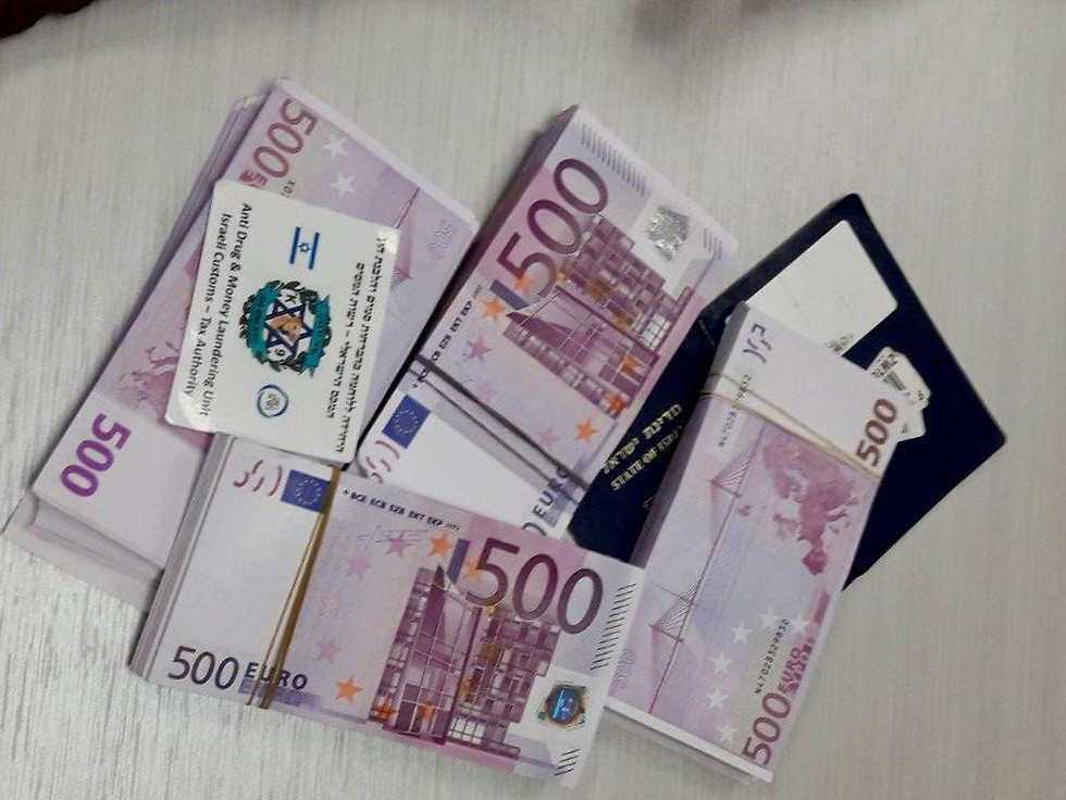200 אלף יורו - נתפסו במזומן (צילום: יס"מ מכס נתב"ג) (צילום: יס