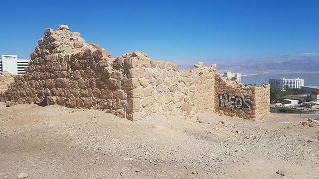 Надписи на стенах древней крепости. Фото: Харэль Бен-Шахар