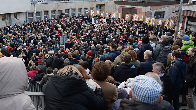 העצרת בוורשה, אתמול (צילום: AP/Czarek Sokolowski) (צילום: AP/Czarek Sokolowski)