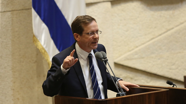 Opposition Chairman Herzog said PM Netanyahu and his government's attack against the courts was a 'clear and present danger to democracy' (Photo: Alex Kolomoisky)