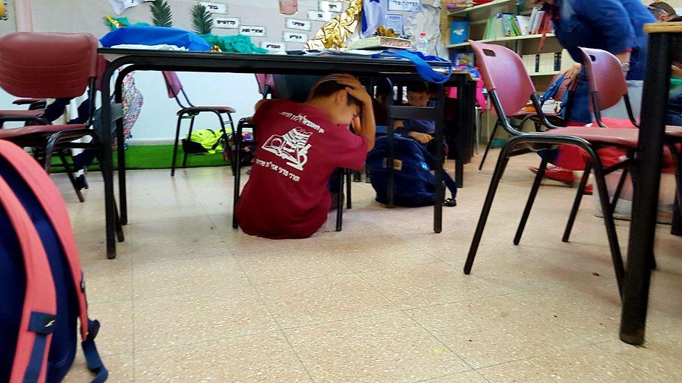 Students in Sderot school take cover under desks (Photo: Roee Idan)