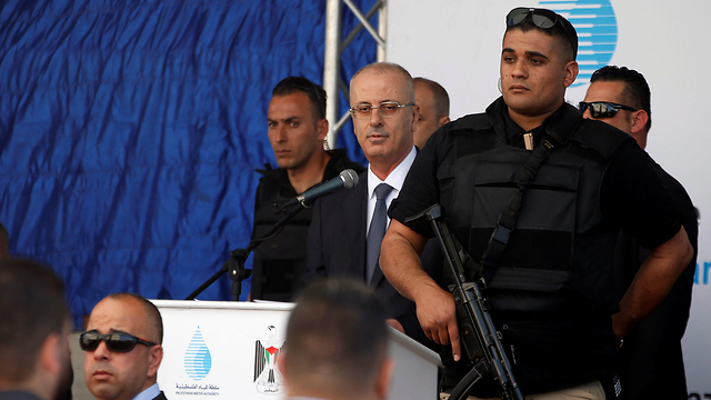 ראש הממשלה הפלסטיני חמדאללה בעת הביקור בעזה (צילום: רויטרס) (צילום: רויטרס)