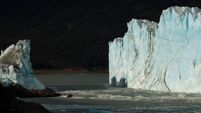 Крушение ледника. Фото: AFP