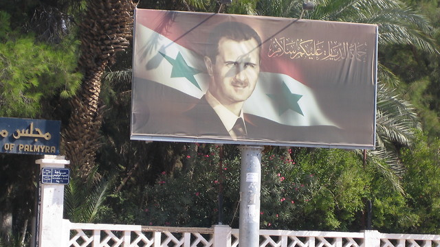 שלט של בשאר אסד (צילום: רון בן ישי)