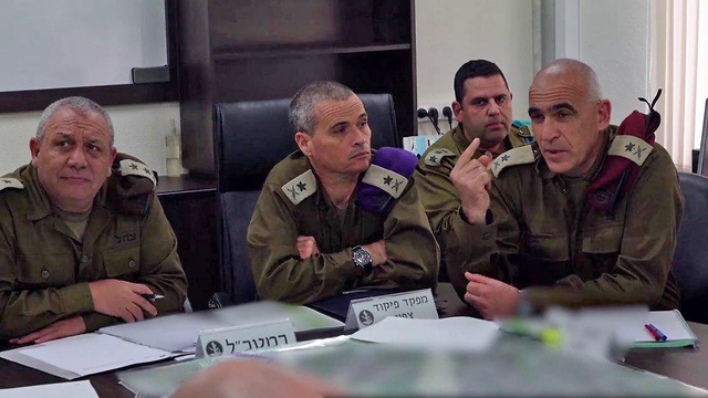 IDF leaders discuss strategy in war room (Photo: IDF Spokesperson's Unit)