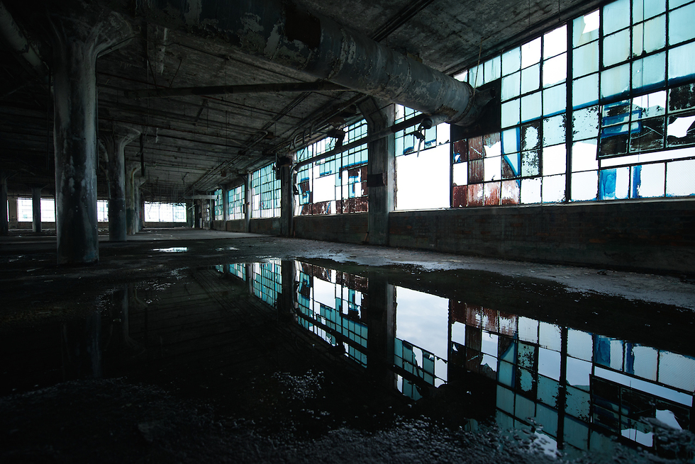 עולם מקביל: מפעל ישן למכוניות במישיגן (צילום: דיוויד דה רואדה)