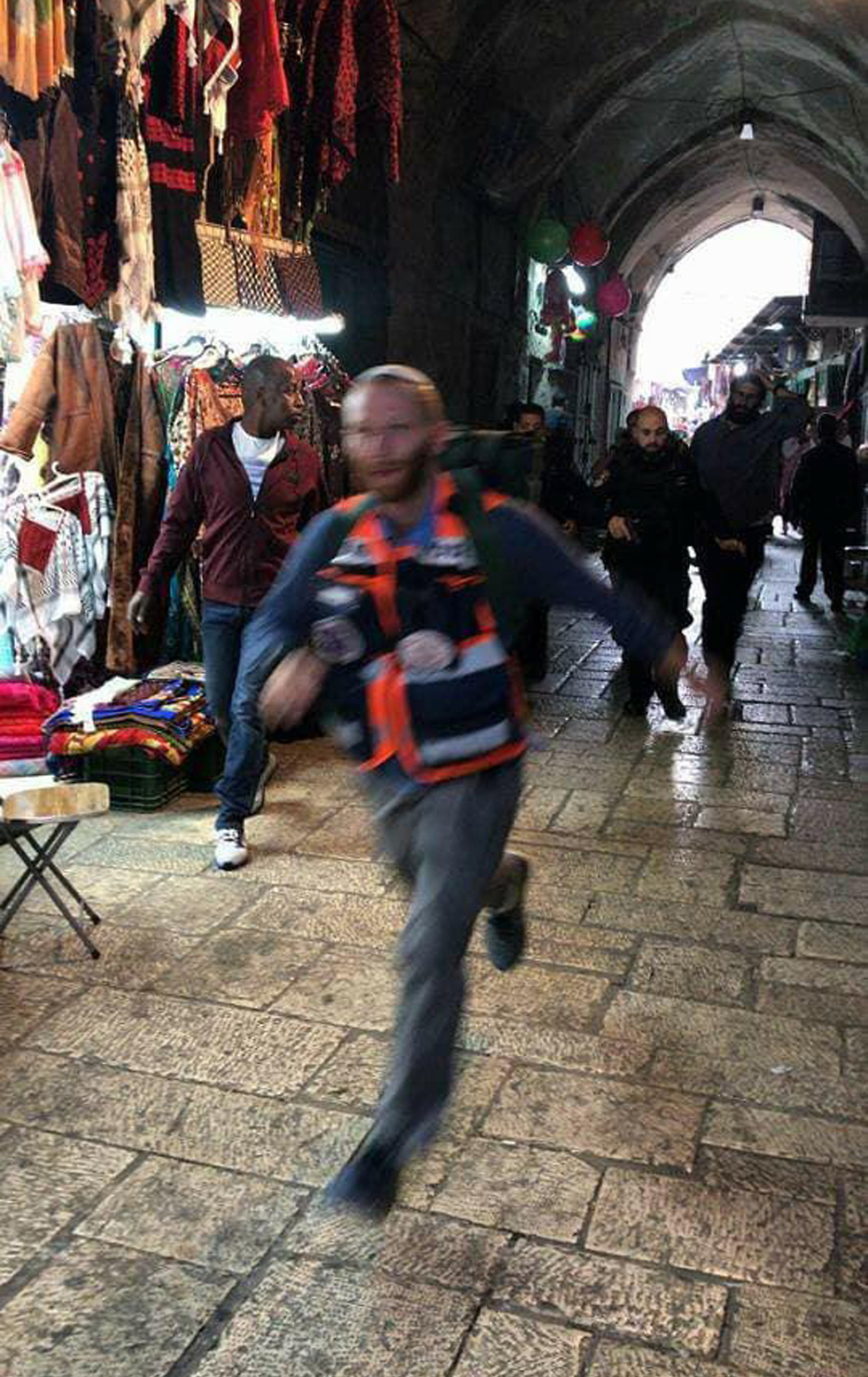 זירת הפיגוע ברחוב הגיא (צילום: דוד מיכאל/TPS)