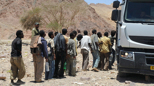 Asylum seekers on the Sinai border in 2010  (Photo: Yair Sagi)