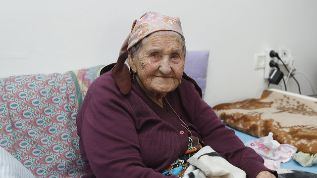 האישה המבוגרת ביותר בשדרות תזכה לאות כבוד (צילום: גדי קבלו)