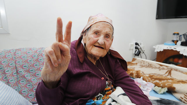 האישה המבוגרת ביותר בשדרות תזכה לאות כבוד (צילום: גדי קבלו)