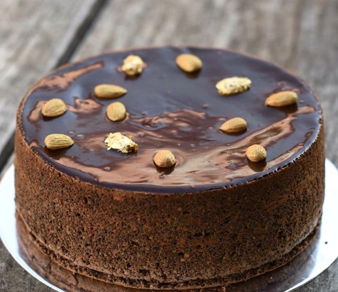 עוגת שוקולד, פרג ושקדים לפסח (צילום: ערבה שלוש)
