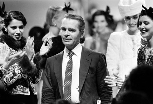 קארל לגרפלד, המעצב החדש שמתמנה לבית האופנה שאנל בשנות ה־80 (צילום: GettyImages IL)