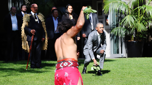 ברק אובמה בטקס קבלת פנים מסורתי באוקלנד (צילום: gettyimages)