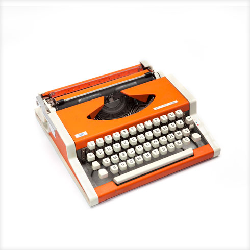 מכונת כתיבה UNIS TBM DE LUXE, גרסה יוגוסלבית למכונת הכתיבה הגרמנית (צילום: ג׳ני רפלסון)