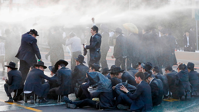 הפגנת חרדים בבני ברק (צילום: AFP)