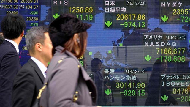 ירידות בבורסה ביפן (צילום: AFP)