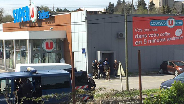Супермаркет в Требе: здесь террорист удерживает заложников