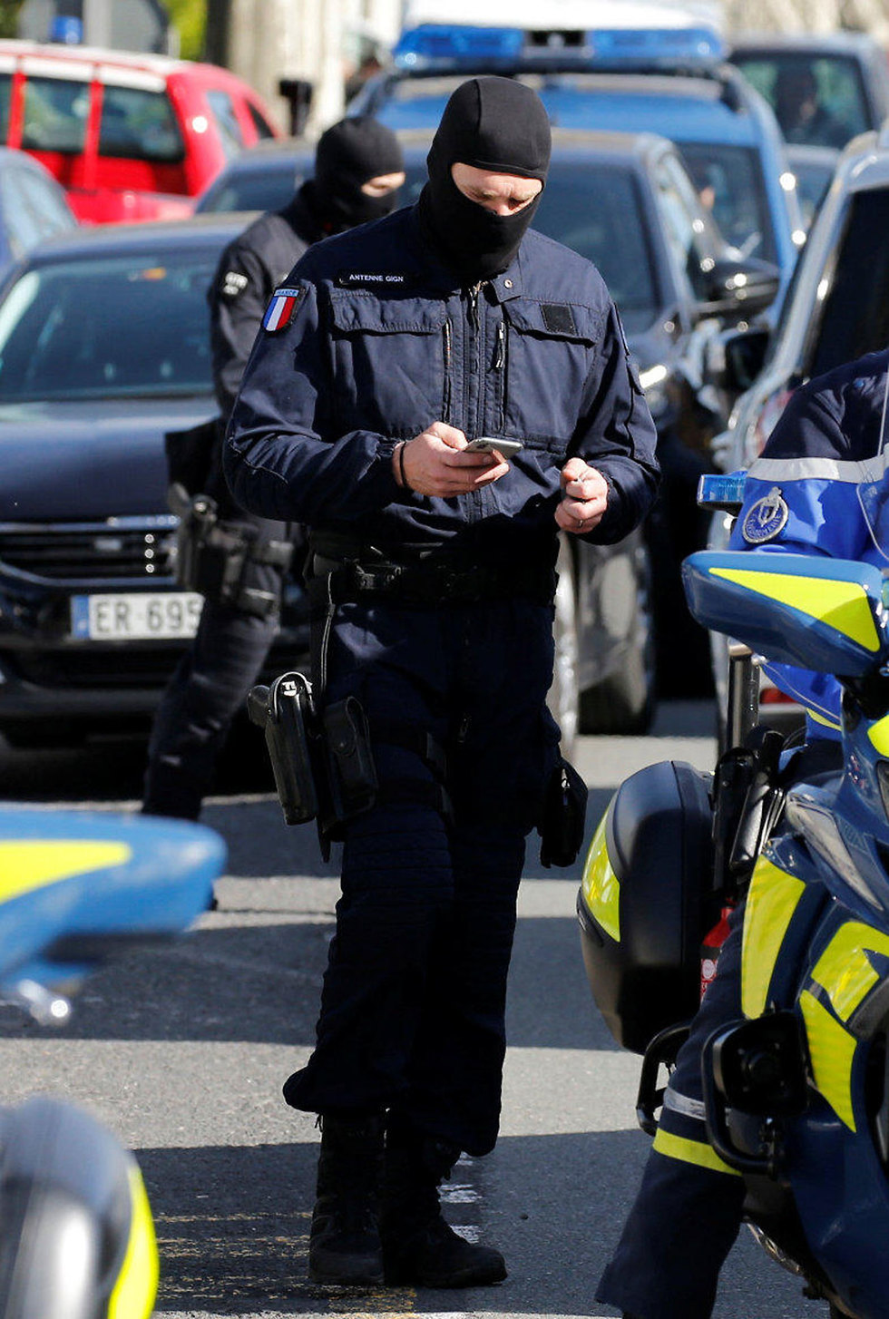 כוחות המשטרה בזירת הפיגוע (צילום: רויטרס)