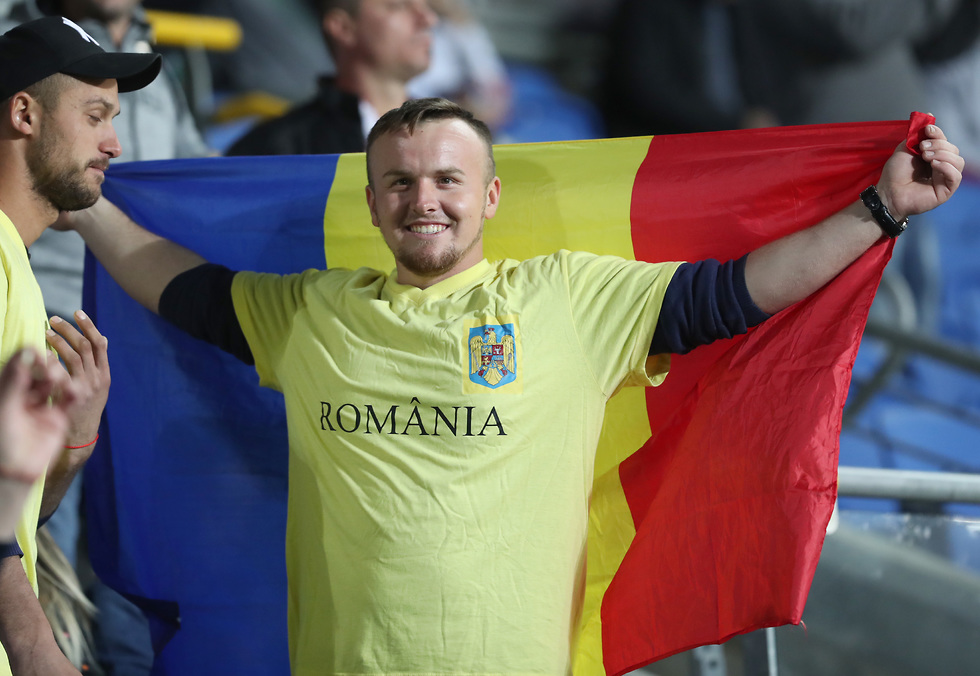 אוהד נבחרת רומניה (צילום: אורן אהרוני)