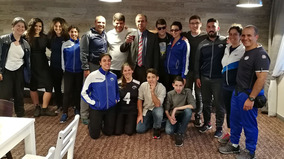 שגריר ישראל בליטא עם נבחרת הכדורשער (צילום: באדיבות הוועד הפראלימפי)
