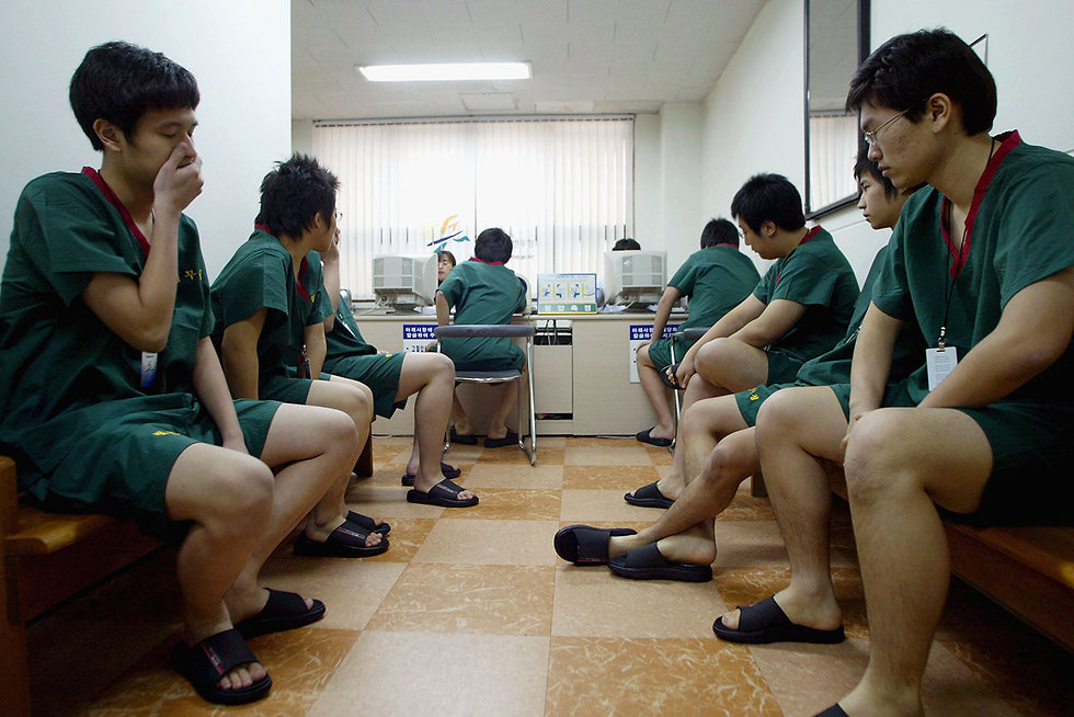 צעירים בבדיקות לקראת גיוס ב דרום קוריאה (צילום: gettyimages)