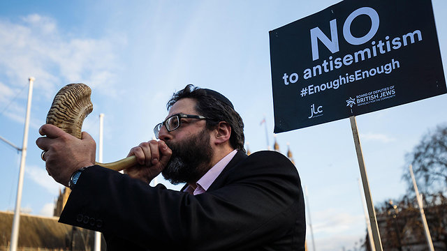 British Jews protest outside parliament against Labour's Jeremy Corbyn (Photo: GettyImages)