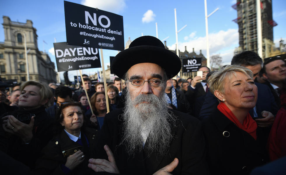 British Jews protest outside parliament against Labour's Jeremy Corbyn (Photo: EPA)