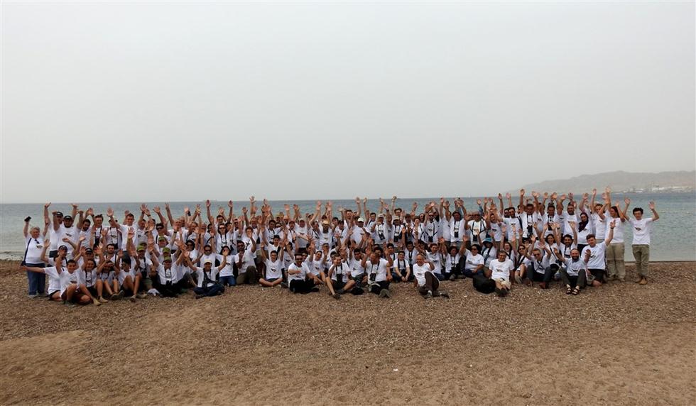 כל המשתתפים בתחרות בצילום קבוצתי בחוף הים (צילום:  דב גרינבלט, החברה להגנת הטבע)