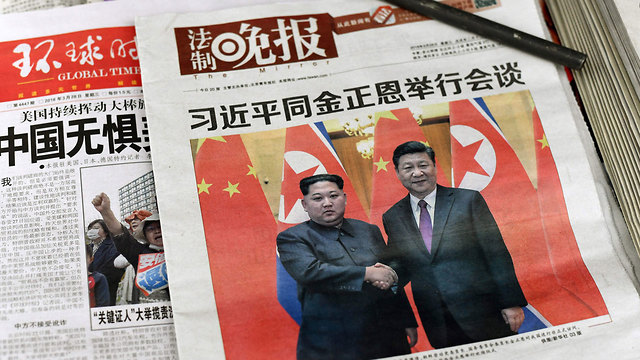 עיתון בסין על ביקור קים ג'ונג און (צילום: AFP)