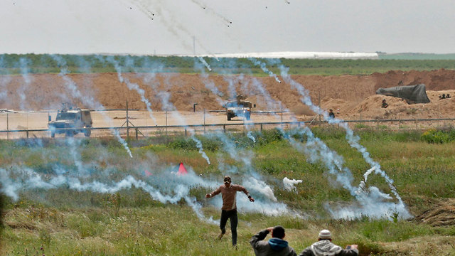 Tear gas dropped onto Palestinian rioters in Gaza (Photo: AFP)