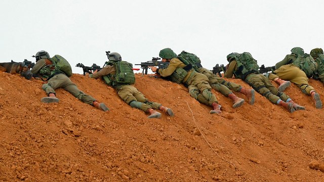 Israeli soldiers near Gaza border (Photo: AFP)