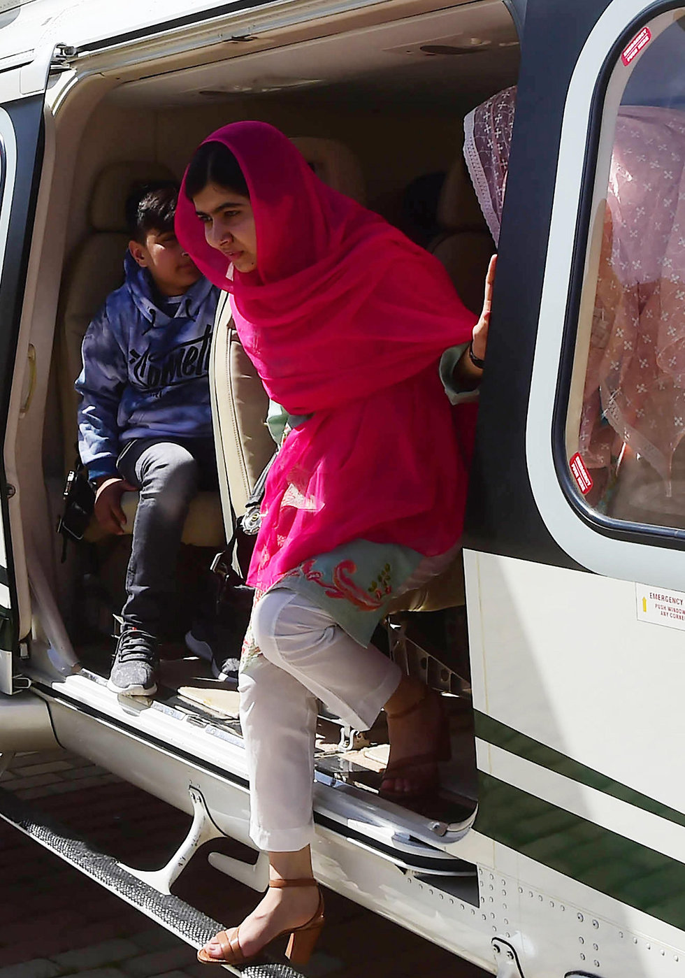 מללה יוספזאי ביקור ראשון בפקיסטן מאז הירי (צילום: AFP)