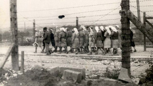 אסירות יהודיות במחנה פלאשוב (באדיבות יד ושם)